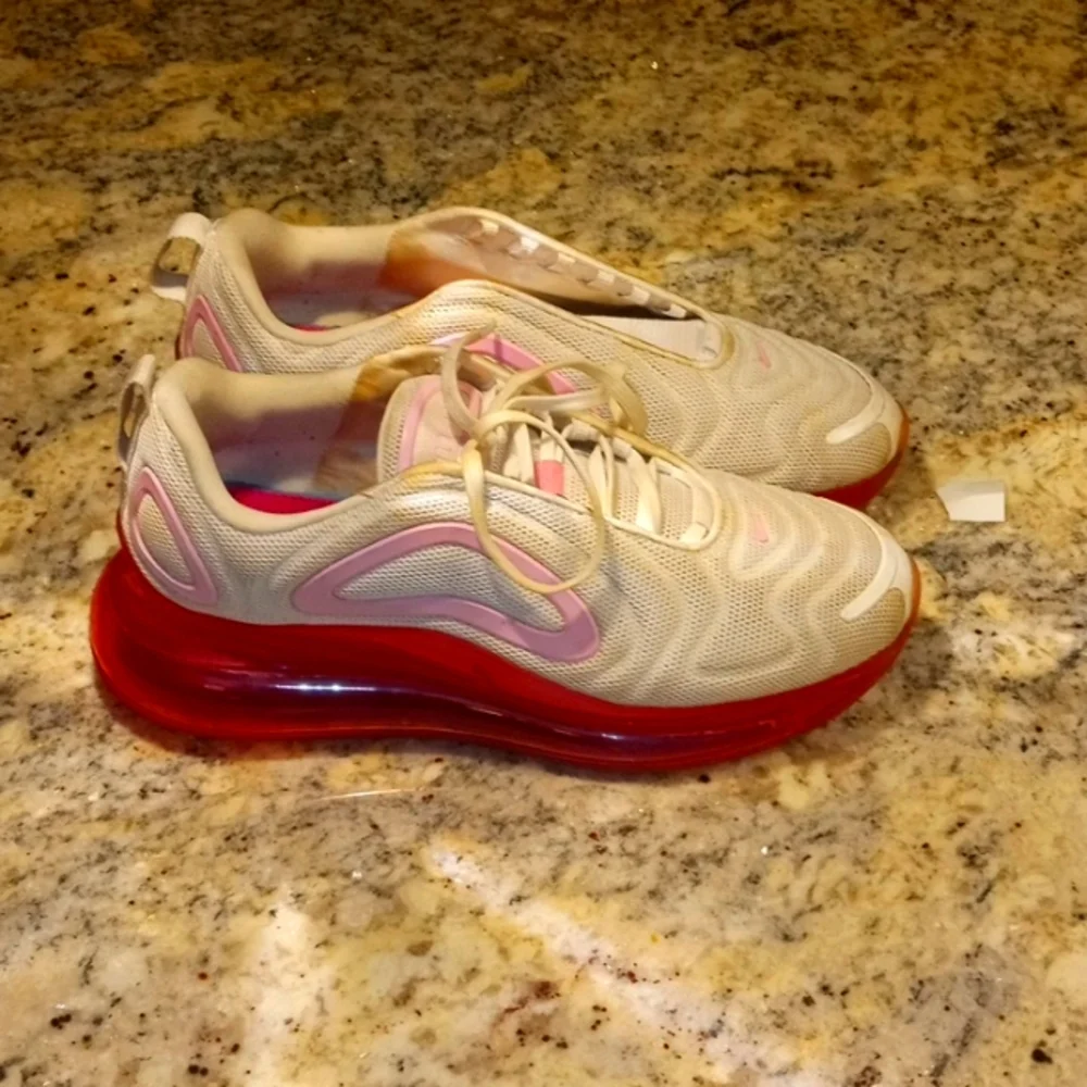 Nike - Picture 1 of 3